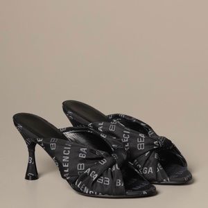 Balenciaga! Drapy Balenciaga sandal in logoed canvas . +box